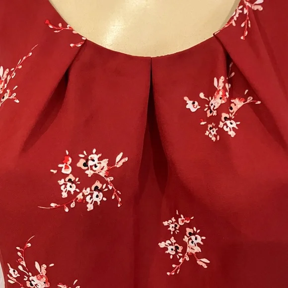 LOFT Burgundy Floral Sleeveless Top - Picture 4 of 5